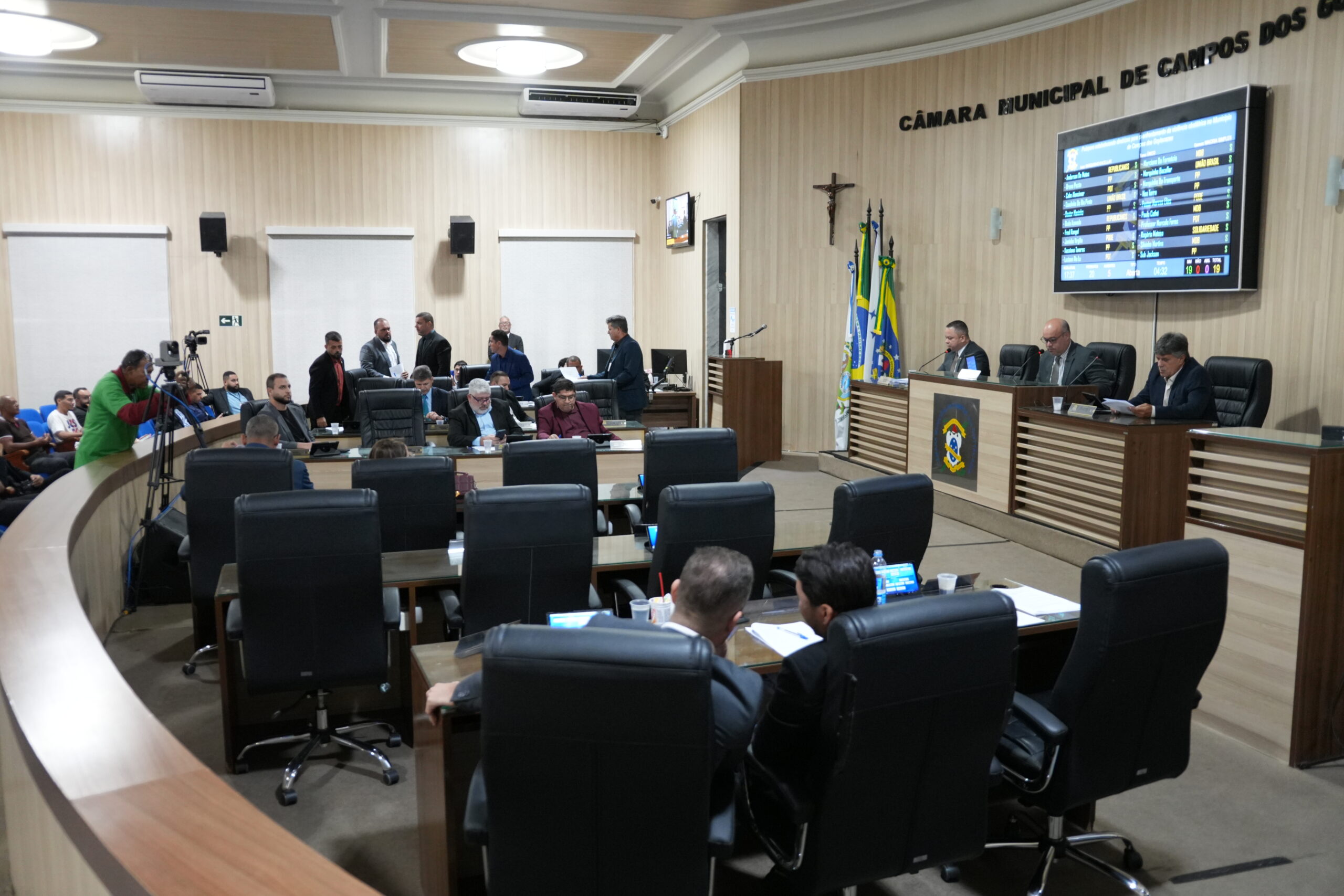 Vereadores aprovam dez projetos nesta terça-feira