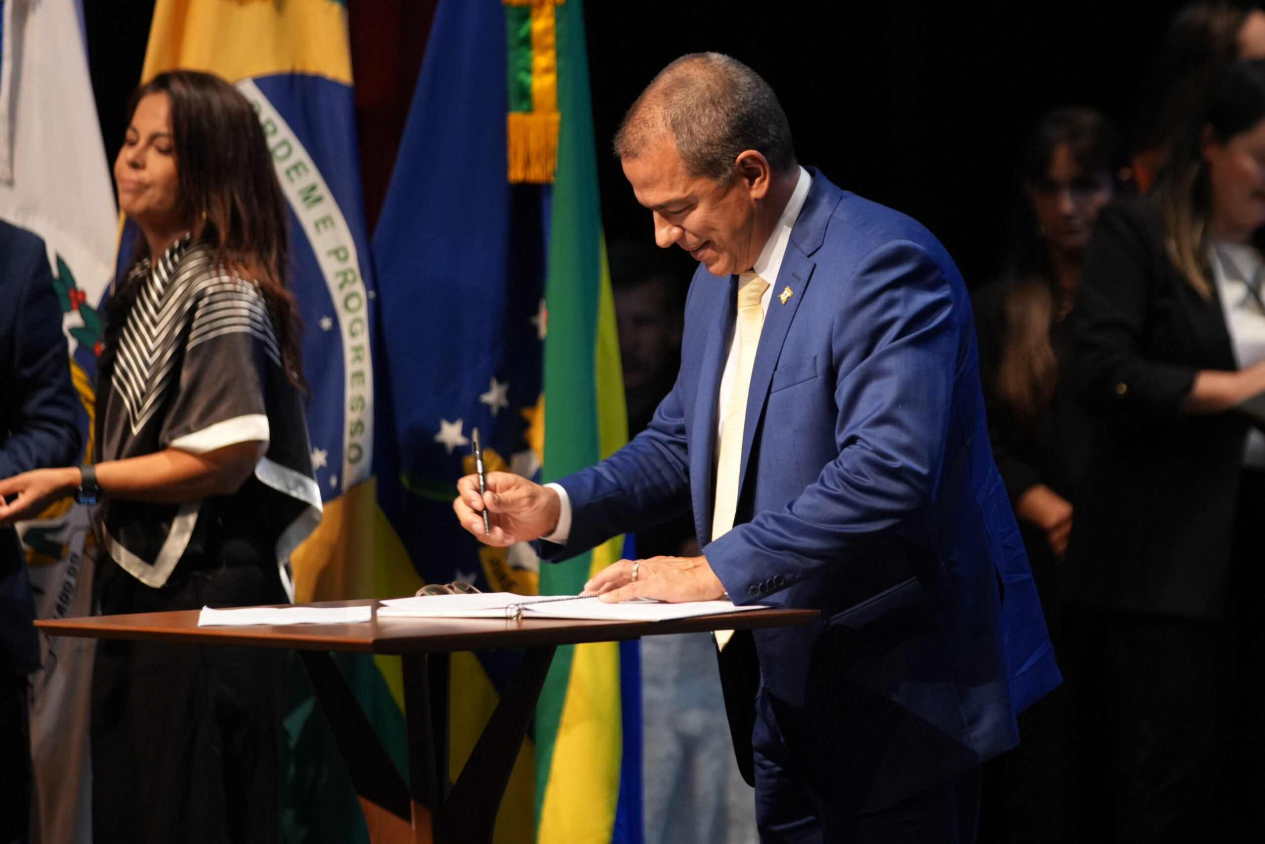 Câmara empossa Frederico Paes como Prefeito de Campos