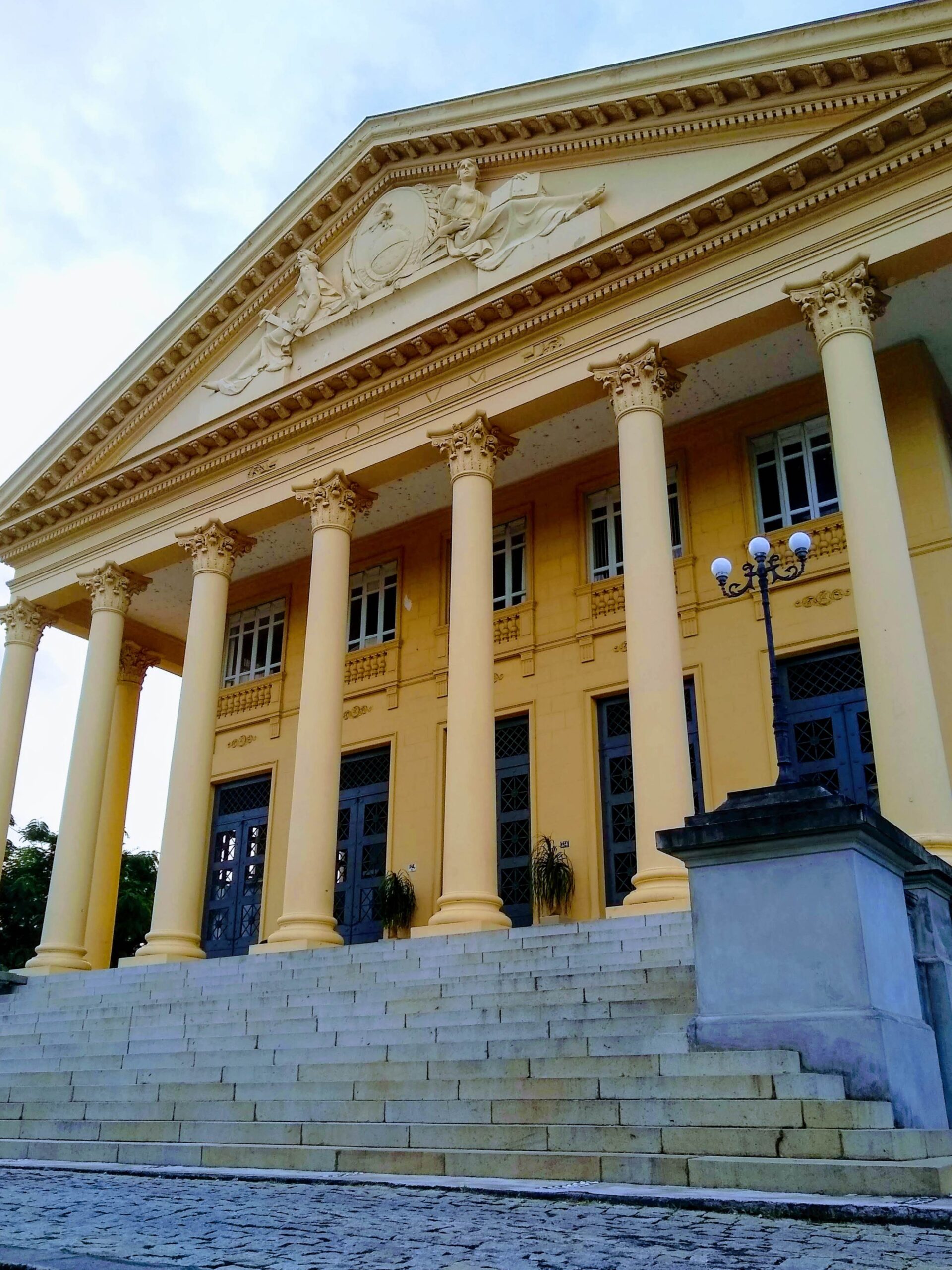 Câmara divulga medidas com suspensão de eventos e restrição de acesso