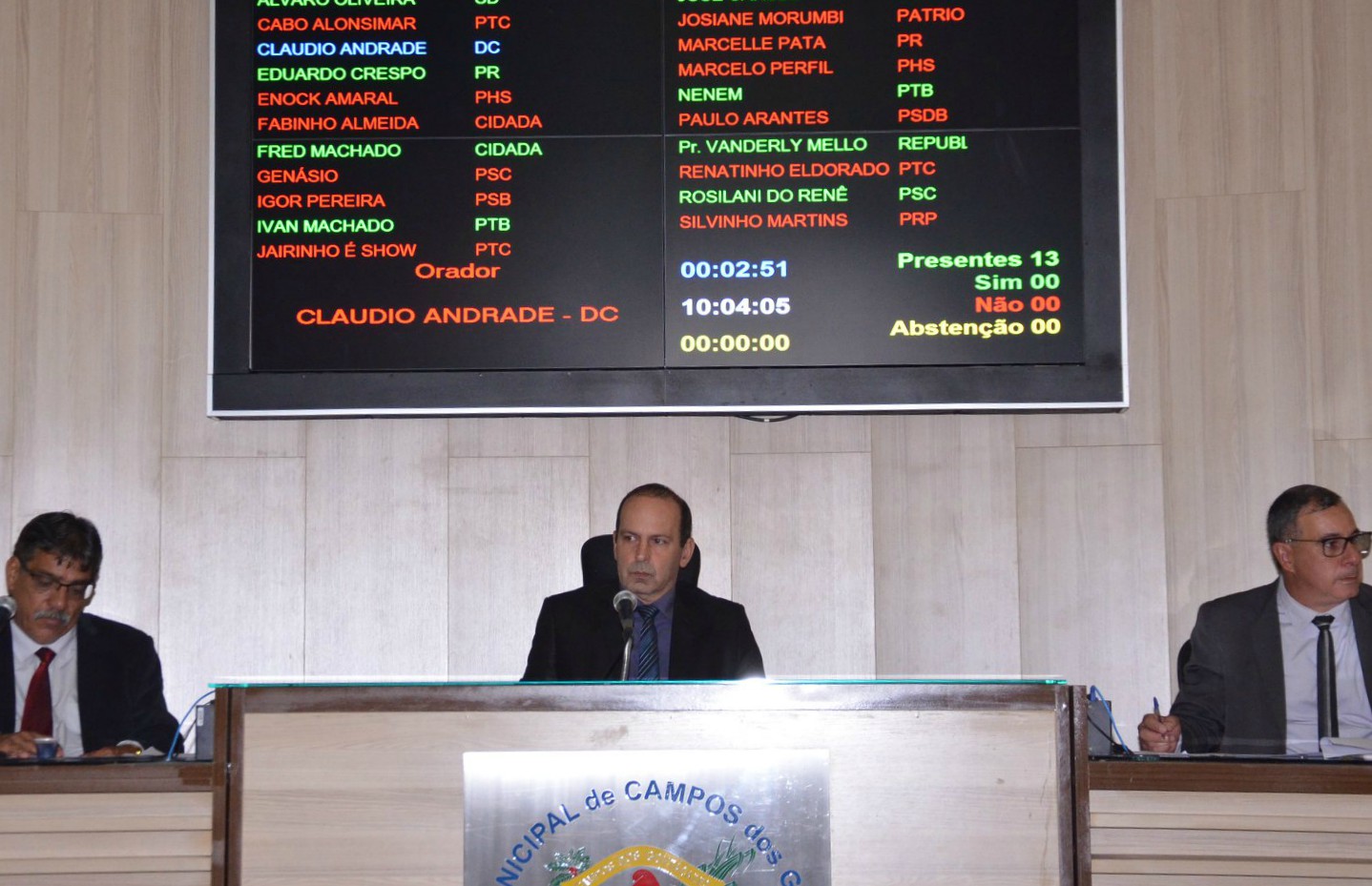 Sessão ordinária com oito projetos para tramitação