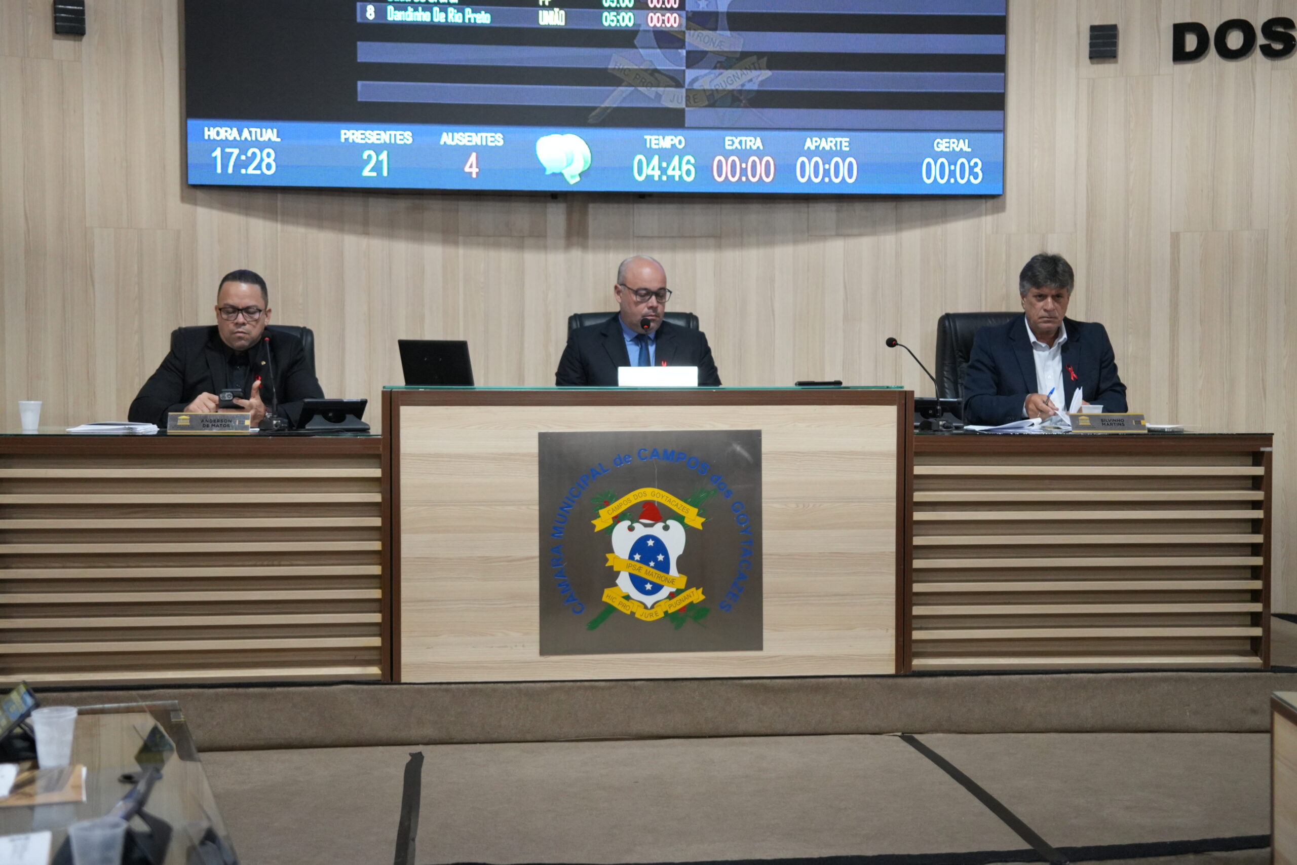 Vereadores aprovam dois projetos em segundo turno